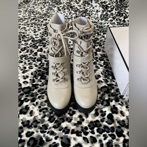Brand New GUESS Canaly Ivory Platform Combat Boots Size 9M. Original Box Incl.